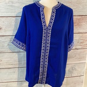 XL Blue and white V neck tunic top. new without tags. Perfect conditio…
